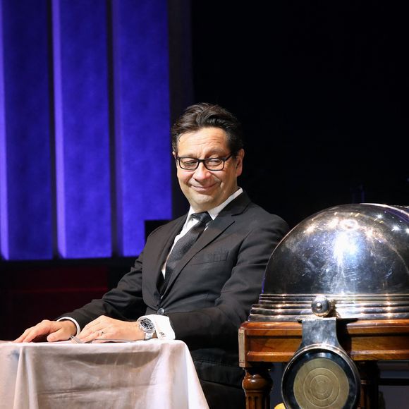 C'était le cas mardi 10 décembre lors de l'une des représentations de Laurent Gerra au Casino de Paris pour son tout nouveau spectacle. 

Exclusif - Laurent Gerra, imitant ici F. Hollande dans une séquence « Cinéma muet en Hommage à C. Chaplin », « Se met à table ! » dans son nouveau spectacle à savourer au Casino de Paris, à Paris, France, le 10 Décembre 2024. 

© Bertrand Rindoff / Bestimage