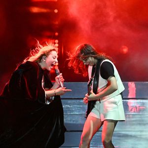 France Télévisions a démenti toute intervention de l’artiste.

Santa, chanteuse, autrice, compositrice et productrice niçoise, en concert sur la scène Masséna durant la dernière soirée du Nice Jazz Fest 2025, le 27 juillet 2025. © Bruno Bebert/Bestimage