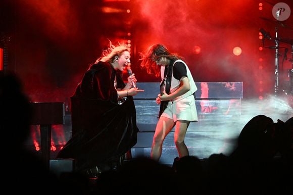France Télévisions a démenti toute intervention de l’artiste.

Santa, chanteuse, autrice, compositrice et productrice niçoise, en concert sur la scène Masséna durant la dernière soirée du Nice Jazz Fest 2025, le 27 juillet 2025. © Bruno Bebert/Bestimage