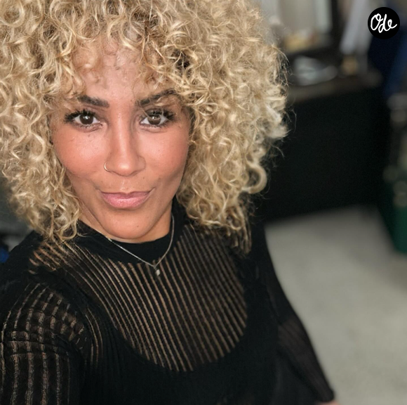 "En l'espace d'un mois, j'ai perdu mon papa, dont j'étais très proche, puis mon petit frère", confie-t-elle, "Ce sont des épreuves très douloureuses."

Capture du compte Instagram de Naoil.