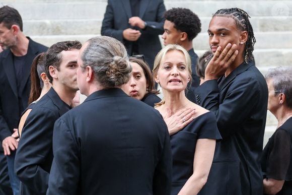 Gaston Ardisson, Manon Ardisson, Audrey Crespo-Mara et ses fils Sekou et Lamine - Sorties des obsèques de Thierry Ardisson en l’église Saint-Roch de Paris, France, le 17 juillet 2025. © Clovis-Jacovides/Bestimage
