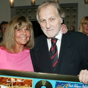 Exclusif - Jean-Jacques Debout et sa femme Chantal Goya - Jean-Jacques Debout reçoit 2 Disques d'Or chez sa maison de disques Sony à Paris le 19 juin 2014.
