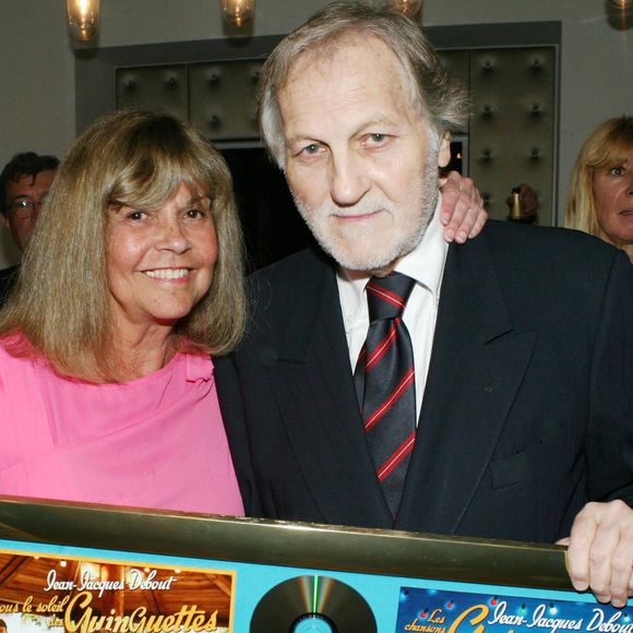 Exclusif - Jean-Jacques Debout et sa femme Chantal Goya - Jean-Jacques Debout reçoit 2 Disques d'Or chez sa maison de disques Sony à Paris le 19 juin 2014.
