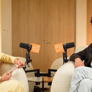 Sa fille lui aurait dit : "Tu ne te rends pas compte. Tous les jours j’y pense.”
Capture d'écran podcast AURA de TF1 avec Louis Garrel
