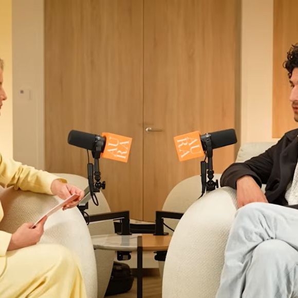 Sa fille lui aurait dit : "Tu ne te rends pas compte. Tous les jours j’y pense.”
Capture d'écran podcast AURA de TF1 avec Louis Garrel
