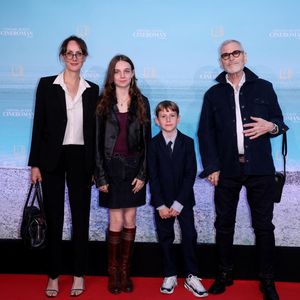 L'acteur de "L'Ours" et "Nikita" était atteint d'un cancer

Tchéky Karyo, sa compagne Valérie Keruzoré et leurs enfants Louise et Liv Karyo - Tapis rouge de la soirée de clôture de la 7ème édition du festival Cineroman à Nice. © Bebert-Jacovides/Bestimage