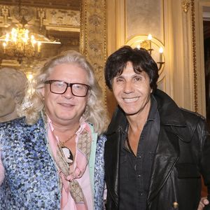 Exclusif - Jean-Luc Lahaye avec sa compagne Paola et Pierre-Jean Chalençon - Soirée "Octobre Rose" au Palais Vivienne organisée par Véronique Koch et pour marraine Fabienne Thibeault à Paris le 16 octobre 2023. © Cédric Perrin/Bestimage