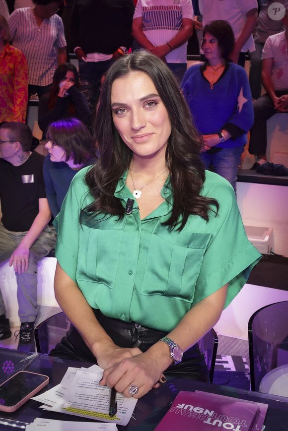 Shana Loustau, sur le plateau de TBT9 présenté par C.Hanouna, et diffusé en direct sur W9, Paris, France, le 16 octobre 2025. © Jack Tribeca / Bestimage