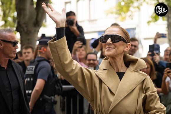Céline Dion acclamée par ses fans à son arrivée au palace Royal Monceau à Paris, le 28 août 2026. Photo par CYRIL MOREAU / BESTIMAGE
