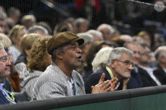 Au début du mois d'avril, il a emmené sa famille recomposée diner chez La Mère Catherine.

Yannick Noah - France - encourage Ugo Humbert - Célébrités en tribunes au tournoi de tennis ATP Masters 1000 de Paris (Paris Rolex Master ) à l'Accor Arena - Palais Omnisports de Paris-Bercy - à Paris, France, le 1er novembre 2024. © Chryslene Caillaud/Panoramic/Bestimage