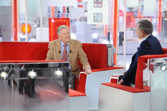 Il a animé sa dernière émission sur BFMTV le jeudi 3 juillet 2025.

Exclusif - Alain Duhamel et Michel Drucker - Enregistrement de l'émission Vivement dimanche prochain au studio Gabriel, présentée par Michel Drucker . Diffusion sur France 2 le 11/04/2021 . © Guillaume Gaffiot / Bestimage