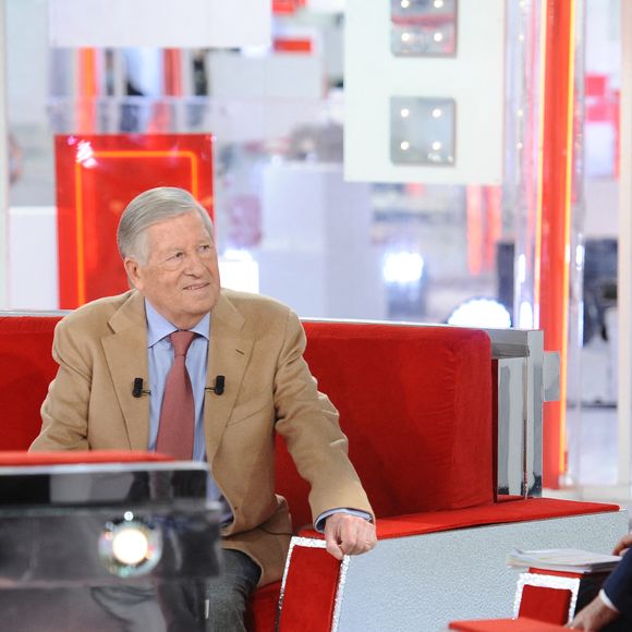 Il a animé sa dernière émission sur BFMTV le jeudi 3 juillet 2025.

Exclusif - Alain Duhamel et Michel Drucker - Enregistrement de l'émission Vivement dimanche prochain au studio Gabriel, présentée par Michel Drucker . Diffusion sur France 2 le 11/04/2021 . © Guillaume Gaffiot / Bestimage