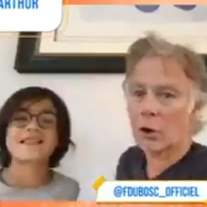 Franck Dubosc et son fils pendant le live d'Arthur sur Instagram le 3 avril 2020.