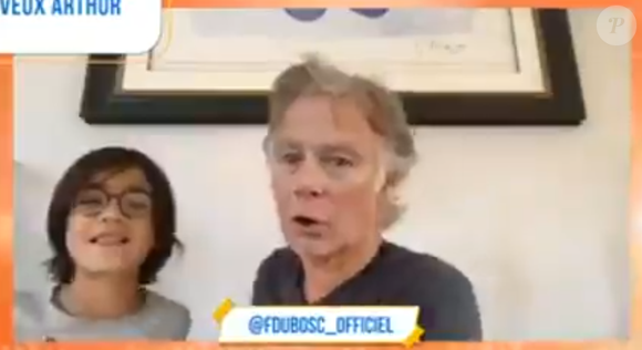 Franck Dubosc et son fils pendant le live d'Arthur sur Instagram le 3 avril 2020.