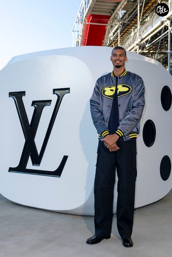 Victor Wembanyama – Photocall du Défilé de mode Louis Vuitton Homme, Collection Printemps-Été 2026 dans le cadre de la Fashion Week de Paris, France, le 24 juin 2025. © Olivier Borde / Bestimage