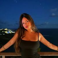 Après s’être fait un souvenir indélébile de son père, Joy Hallyday se rend dans un lieu cher à son cœur pour se sentir proche du rockeur