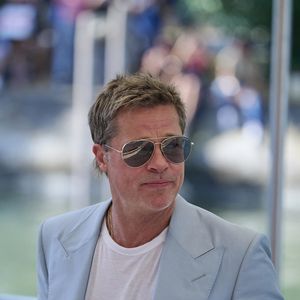 Venice International Film Festival - Brad Pitt au photocall de The Wolfs Backgrid UK/ Bestimage