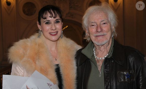 Hugues Aufray et sa femme Murielle - Hugues Aufray reçoit la médaille Grand Vermeil de la ville des mains d'Anne Hidalgo, à l'hôtel de ville de Paris le 18 décembre 2025. © Philippe Baldini/Bestimage
