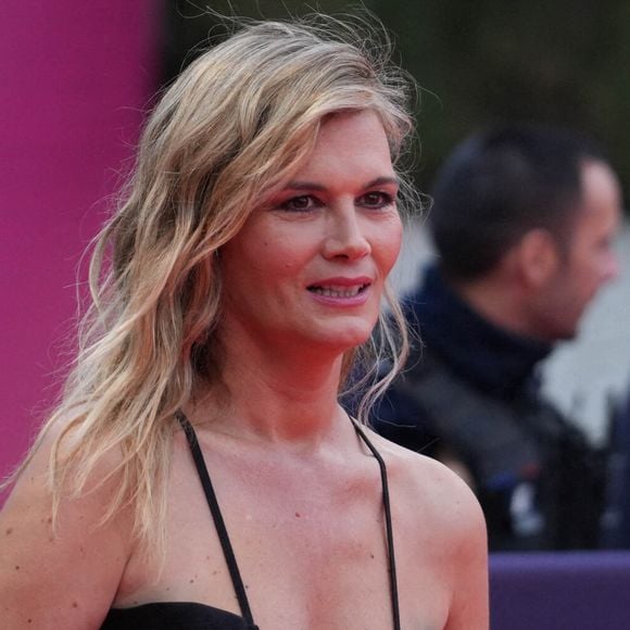 À 51 ans, l'actrice principale de Mytho dit se sentir "profondément sereine et épanouie" dans sa relation. 

Marina Hands assiste à la première du film A Different Man lors du 50e Festival du film américain à Deauville, France, le 9 septembre 2024. Photo par Laurent Lairys/ABACAPRESS.COM