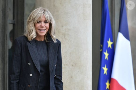 L’avenir ? Il le voit en famille, comme toujours. Jean Sin Yin, son petit-fils, pourrait bien reprendre le flambeau un jour.

La Première dame française Brigitte Macron attend d'accueillir la Première dame ukrainienne Olena Zelenska au palais de l'Élysée à Paris, le 9 novembre 2023. Photo by Firas Abdullah/ABACAPRESS.COM