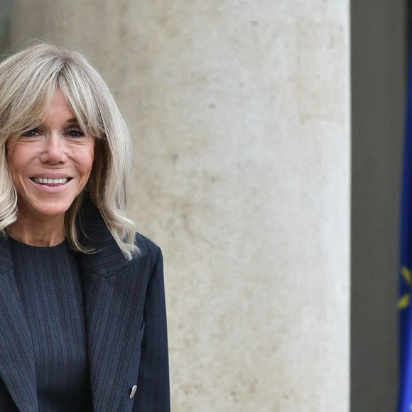 L’avenir ? Il le voit en famille, comme toujours. Jean Sin Yin, son petit-fils, pourrait bien reprendre le flambeau un jour.

La Première dame française Brigitte Macron attend d'accueillir la Première dame ukrainienne Olena Zelenska au palais de l'Élysée à Paris, le 9 novembre 2023. Photo by Firas Abdullah/ABACAPRESS.COM