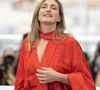 "Non, je ne pense pas que ce soit mon rôle, ma place. Je crois que chacun doit avoir sa vie dans un couple. Chacun doit faire ce qu'il a à faire.

Julie Gayet - Photocall du jury de "L'Oeil d'Or" lors du 78ème Festival International du Film de Cannes, le 23 mai 2025.
© Jacovides/Moreau/Bestimage