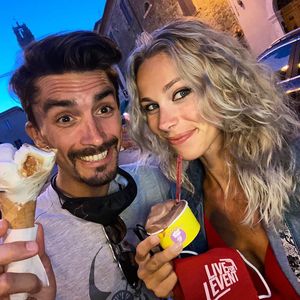 Julian Alaphilippe et Marion Rousse vivent une belle histoire d’amour depuis cinq ans.



Marion Rousse et Julian Alaphilippe vivent en Andorre avec leur fils, Nino.