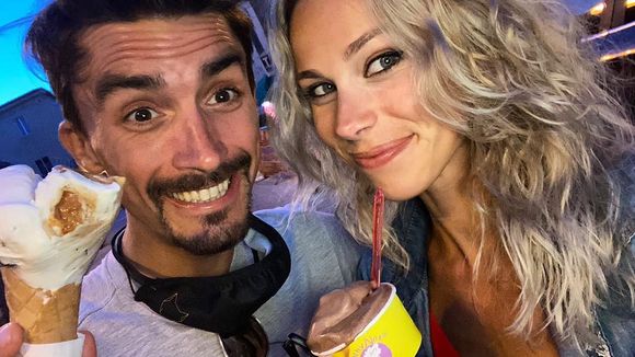 Marion Rousse n'habite pas en France : sa vie paisible avec Julian Alaphilippe et leur fils Nino dans une ville à 1300 mètres d’altitude