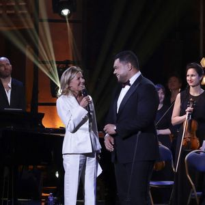 Exclusif - Claire Chazal et Pene Pati lors de l'enregistrement de l'émission Le Grand Echiquier - Spécial Claude François présentée par C.Chazal et A.Manoukian et diffusée le 13 janvier sur France, à l'Opéra royal du château de Versailles, accompagné par l'Orchestre de l'Opéra Royal à Versailles, France, le 16 septembre 2025. Jack Tribeca/Bestimage