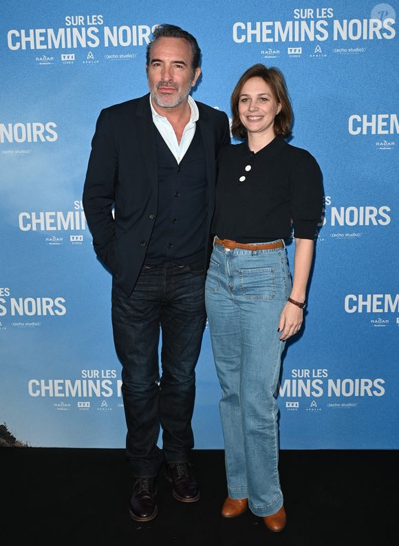 Jean Dujardin et Nathalie Péchalat - Avant-première du film "Sur les chemins noirs" au cinéma UGC Normandie à Paris le 13 mars 2023. © Coadic Guirec/Bestimage