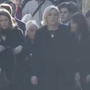 L'arrivée de Marine Le Pen et de ses enfants pour les obsèques de Jean-Marie Le Pen