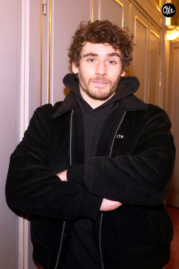Luigi Kröner fils de la chanteuse et comédienne  Elsa Lunghini à la 150 ème du spectacle "Tombé du ciel" de Jeanfi Janssens à la Comédie des Champs Elysées à Paris le 13 février 2025. 
© Cédric Perrin / Bestimage