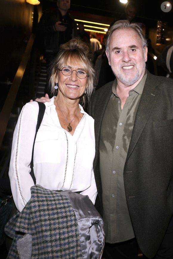 L'ancien présentateur du Juste Prix confie avoir toujours gardé la tête froide, menant une vie de famille très classique et éloignée des excès du showbiz.

Philippe Risoli et sa femme Anne - Générale de la comédie musicale "Victor Lustig, l'homme qui vendit la Tour Eiffel" au théâtre Bobino à Paris le 22 octobre 2025. © Cédric Perrin/Bestimage