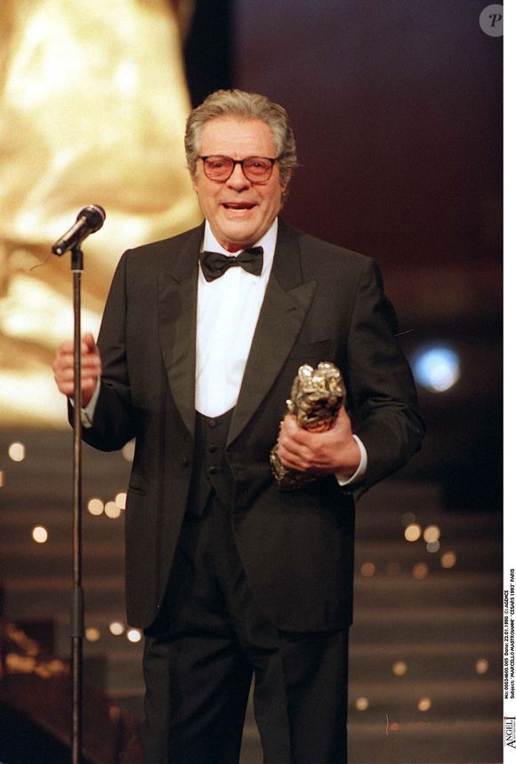 Archives - Marcello Mastroianni à la cérémonie des César en 1993. AGENCE / BESTIMAGE