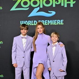 Milan et Sasha sont le fruit de sa relation passée entre Shakira et le footballeur Gerard Piqué. 

Milan Piqué Mebarak, Shakira et Sasha Piqué Mebarak. Avant-première de « Zootopie 2 » des studios Walt Disney au Théâtre El Capitan, Hollywood, Californie, jeudi 13 novembre 2025.
© AGENCE / BESTIMAGE
