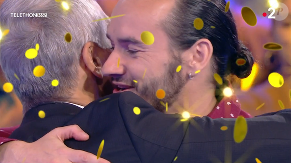 Mais ce n'est pas tout puisque Benoit compte bien "apprendre le piano" et pourquoi pas même se lancer dans la musique. Le verra-t-on bientôt dans une émission du type The Voice ?

Benoît dans "N'oubliez pas les paroles" sur France 2.