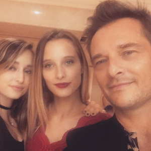David Hallyday entouré de ses filles Ilona et Emma (septembre 2016).