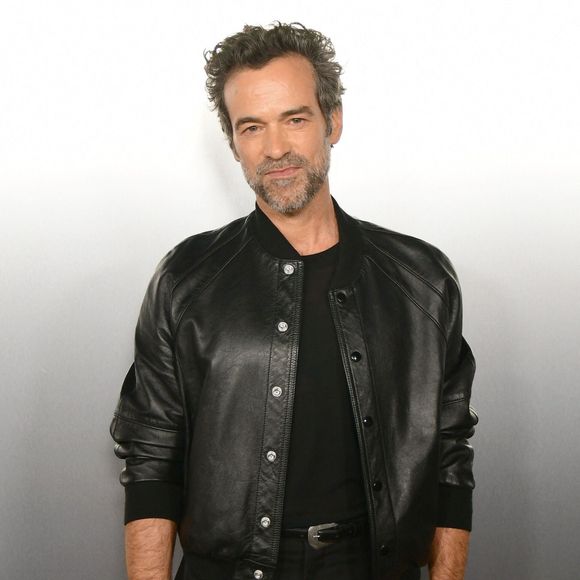 Romain Duris au photocall de la soirée Lacoste X Chien 51 au club Silencio en marge du 78ème Festival International du Film de Cannes, France, le 18 mai 2025. © Romain Doucelin/Bestimage