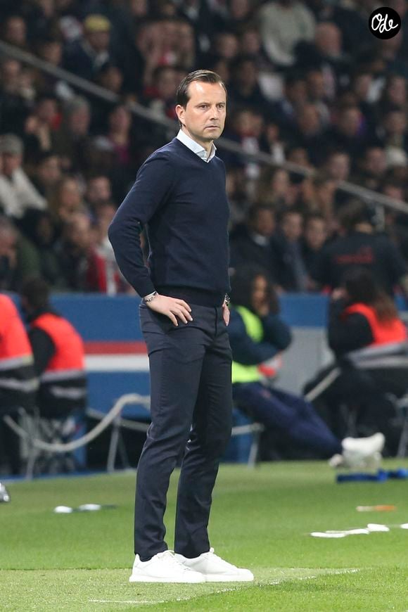 Aujourd'hui, Julien Stephan est parti en Angleterre.

Julien Stephan (Stade Rennais) - Demi-finale de la Coupe de France de football entre le PSG contre Rennes (1-0) au Parc des Princes à Paris le 3 avril 2024.