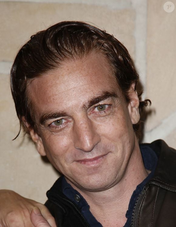 "Ça n'empêche pas la douleur, mais ça m'a permis de me libérer de la culpabilité. On ne change pas la route de quelqu'un. Chacun a la sienne."

Ludovic Chancel (le fils de Sheila) - Générale de "Hopes", la première comédie musicale sur la télé-realité au Centre Wallonie-Bruxelles à Paris, le 8 décembre 2015. © Marc Ausset-Lacroix