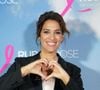 Désignée comme marraine de l'association Ruban Rose, elle s'engage activement dans la campagne d'Octobre Rose pour encourager les femmes à se faire dépister.

Laurie Cholewa - Soirée de lancement d’Octobre rose 2026 au pied de la Tour Eiffel, sur le Champ-de-Mars à Paris le 30 septembre 2026. 

© Anne-Sophie Guebey/Bestimage