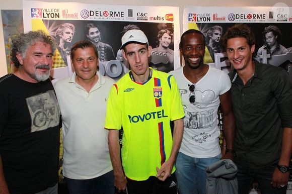L'entraîneur adjoint de l'OL Bruno Genesio, Joel Bats, Sydney Govou de l'ETG et Jérémy Clément de l'OL assistent à la 6e édition du " Foot Concert " organisée par l'association Huntington Avenir, qui s'est tenue au Palais des sports de Lyon, France, le 10 septembre 2012. Photo par Vincent Dargent/ABACAPRESS.COM