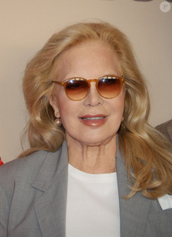 C'est une grand-mère comblée qui vient de prendre la parole. 

Sylvie Vartan - Avant-première du film "Ma Mère, Dieu et Sylvie Vartan" au cinéma Pathé Palace à Paris. © Coadic Guirec/Bestimage