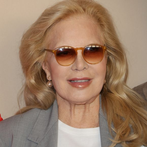 C'est une grand-mère comblée qui vient de prendre la parole. 

Sylvie Vartan - Avant-première du film "Ma Mère, Dieu et Sylvie Vartan" au cinéma Pathé Palace à Paris. © Coadic Guirec/Bestimage