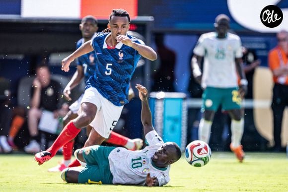 Jules Kounde of France and Sadio Mane of Senegal fight for possession  - Match de groupe I "France - Sénégal (3-1)" lors de la Coupe du Monde FIFA 2026 (FIFA World Cup 2026) le 16 juin 2026. © PsnewZ/Bestimage