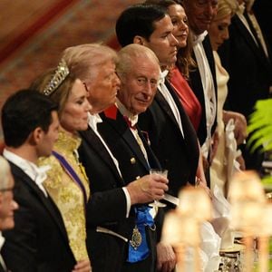 Ils auraient goûté les plats à plusieurs reprises

Le président américain Donald Trump (au centre) se tient entre la princesse de Galles et le roi Charles III, lors du banquet d'État au château de Windsor, dans le Berkshire, au premier jour de sa deuxième visite d'État au Royaume-Uni. Mercredi 17 septembre 2025. Photo by Aaron Chown/PA Wire/ABACAPRESS.COM