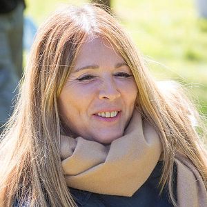 Hélène Rollès prévoit de revenir en tournée en Chine à l’automne avec huit dates à Pékin et Shanghai.

Hélène Rolles - Reprise du tournage de la série "Les Mystères de l'amour" à Cergy-Pontoise (Val d'Oise) après 2 mois d'arrêt dû au confinement en pleine épidémie de Coronavirus Covid-19 le 14 mai 2020. Photo par AGENCE / BESTIMAGE