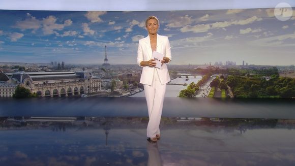 Et d'un autre sur M6, où elle présentera "un grand entretien dominical avec une personnalité qui fait l’actualité".

Dernier J.T de Anne-Sophie Lapix sur France 2 le 26 Avril 2025.
© Capture d'ecran France TV via Bestimage
