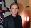 Sixtine n'est autre que la fille de Frédéric Saldmann, médecin cardiologue, nutritionniste et chef d'entreprise français, auteur de nombreux ouvrages populaires sur la santé et l'hygiène alimentaire, et intervenant régulièrement dans les médias.

Frédéric Saldmann - Arielle Dombasle est élevée au rang d'Officière de l'ordre des Arts et Lettres au Ministère de la Culture à Paris le 08 Décembre 2025.

© Philippe Baldini / Bestimage