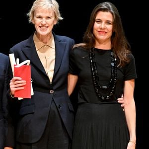 Pour rappel, la Fondation Prince Pierre a été créée en 1966 par S.A.S. le Prince Rainier III, en hommage à son père, le Prince Pierre, grand mécène des lettres et des arts.

La princesse Caroline de Hanovre et sa fille Charlotte Casiraghi ont assisté à la cérémonie de proclamation de l'édition 2025 des Prix de la Fondation Prince Pierre à l'opéra Garnier à Monaco, le 14 octobre 2025.
© Bruno Bebert / Bestimage